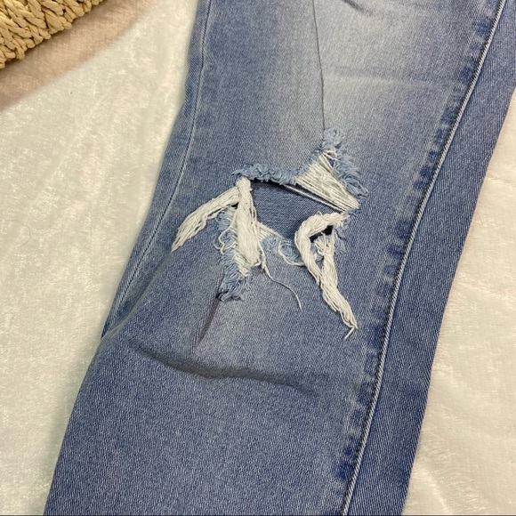 TNR jeans light wash distressed holey high rise skinny jeans - Picture 4 of 11